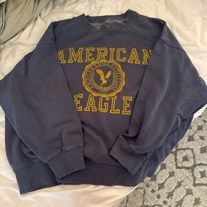 Comfortable crewneck. Multiple ways to style.